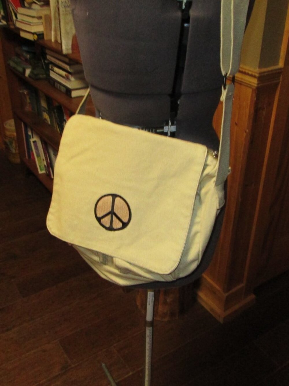 Fox Cargo crossbody Unisex departure bag khaki mint like new adjustable straps